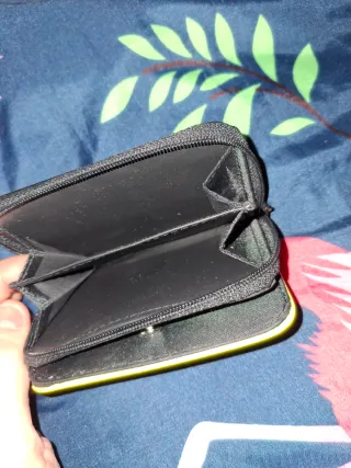 Cartera monedero con diseño de llamas