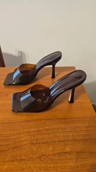 Scarpe a sandalo con tacco nuove