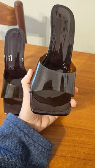 Scarpe a sandalo con tacco nuove