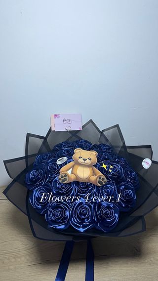 Ramo de rosas eternas azul con tiara