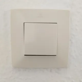 Interruptor de luz blanco