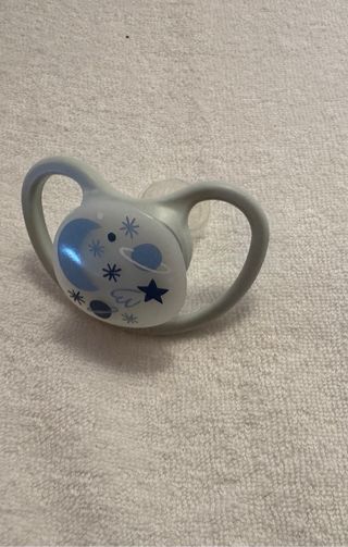 2 Chupetes Nuk con Funda Protectora