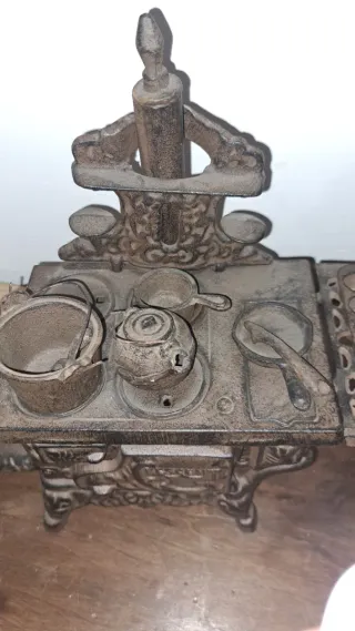 Cocina miniatura de hierro fundido