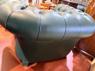 Sofá Chester capitoné verde piel