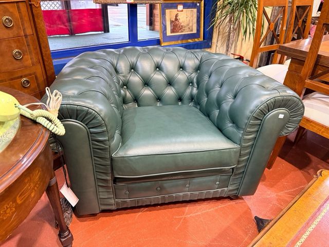 Sofá Chester capitoné verde piel