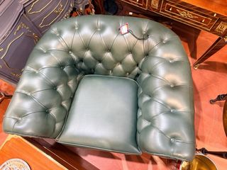 Sofá Chester capitoné verde piel