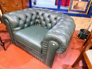 Sofá Chester capitoné verde piel