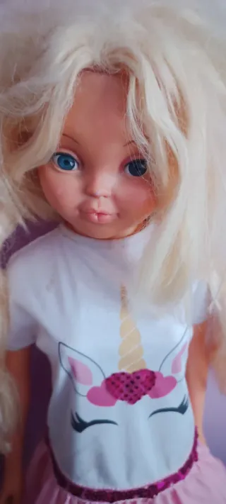 Muñeca Rosaura con vestido unicornio