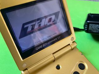 Game Boy Advance SP Oro