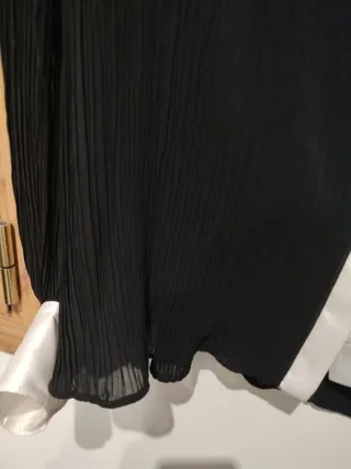 Blusa Zara elegante con pechera de pespuntes