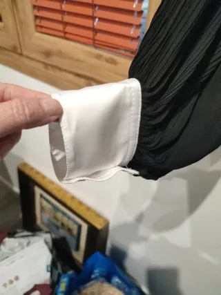 Blusa Zara elegante con pechera de pespuntes