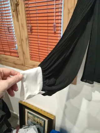 Blusa Zara elegante con pechera de pespuntes