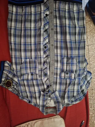 Camisa de cuadros azul y blanca