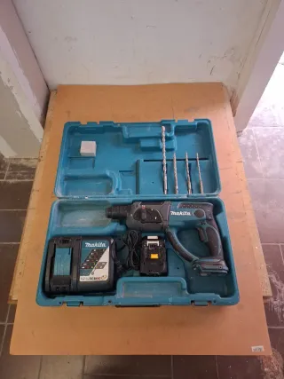 MAKITA MARTILLO COMBINADO CARGADOR  BATERIA DHR202