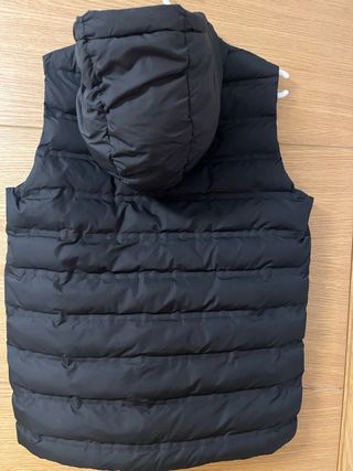 Chaleco acolchado Zara con capucha