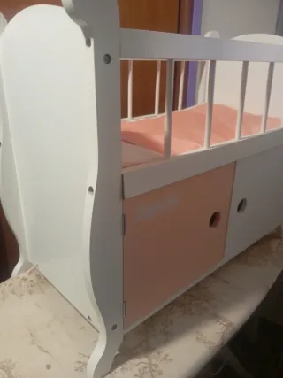 Cuna de juguete de madera