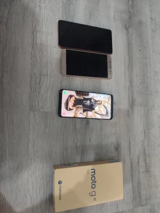 2 cellulari Motorola e Samsung per parti