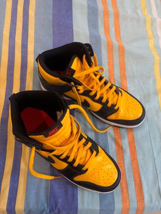 Nike Jordan Amarillas y Negras