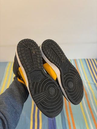 Nike Jordan Amarillas y Negras