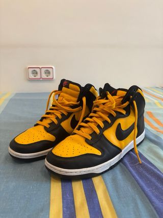 Nike Jordan Amarillas y Negras