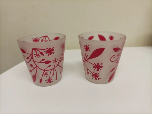 Portavelas de cristal con diseño floral