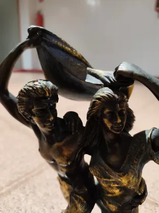Figura decorativa de bronce