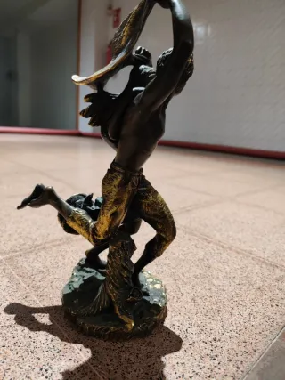 Figura decorativa de bronce