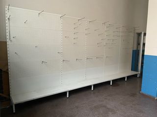 Estantería metálica blanca modular
