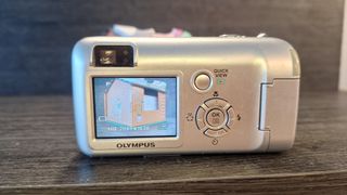 Cámara Digital Olympus Camedia D-575 Zoom