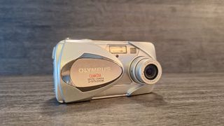 Cámara Digital Olympus Camedia D-575 Zoom