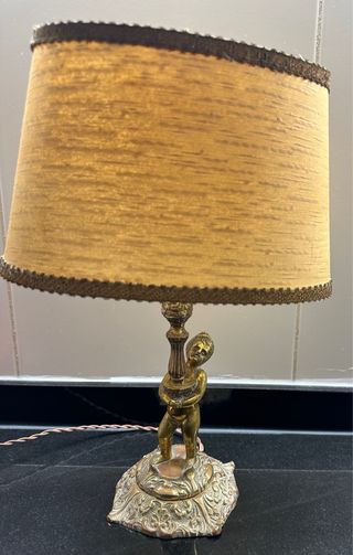 Lámpara de mesa vintage con figura de querubín