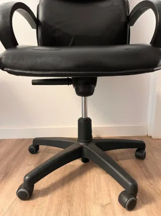 Silla de escritorio negra