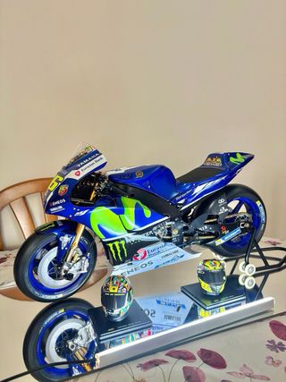 Moto Deportiva Yamaha Valentina Rossi de coleccion