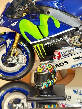 Moto Deportiva Yamaha Valentina Rossi de coleccion