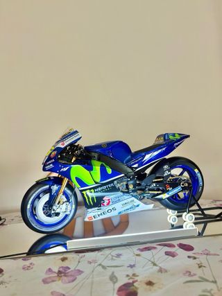 Moto Deportiva Yamaha Valentina Rossi de coleccion