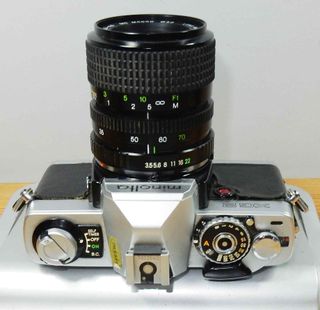 1720-Camara MINOLTA XG 2 - con 35/70 mm