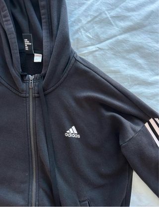 Chaqueta Adidas con cremallera y capucha