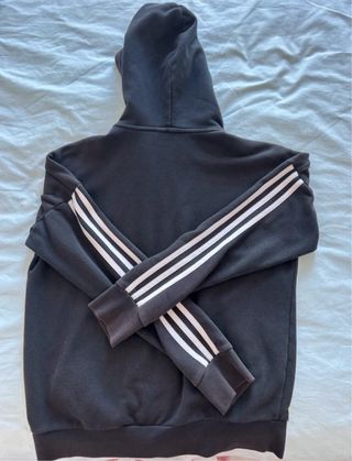 Chaqueta Adidas con cremallera y capucha