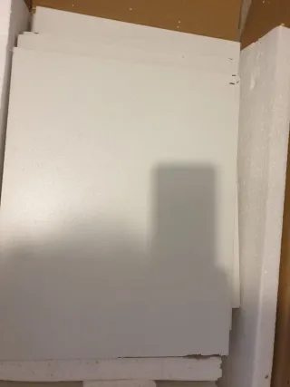 Estantería blanca con cajones