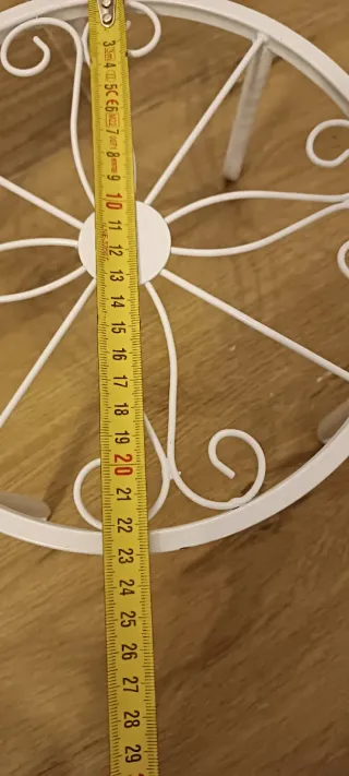 Soporte para plantas blanco y negro