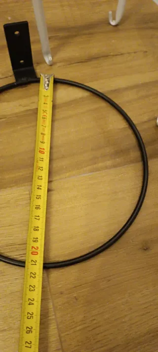 Soporte para plantas blanco y negro