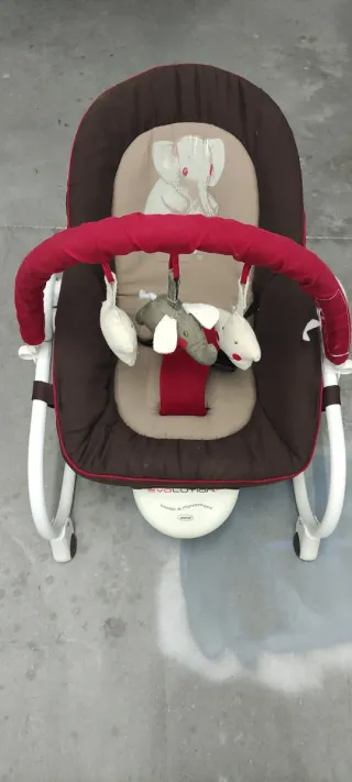 Mecedora bebé cómo nueva y cambiador viaje nuevo