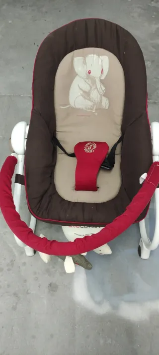 Mecedora bebé cómo nueva y cambiador viaje nuevo