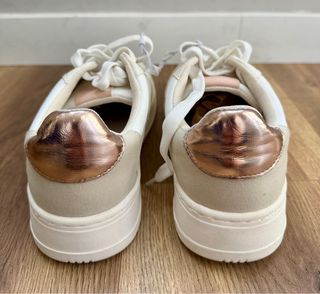 Zapatillas Bershka Beige y Blancas Mujer
