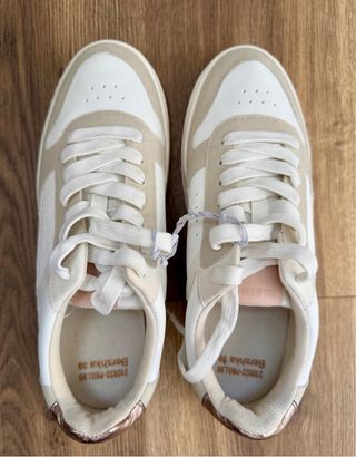 Zapatillas Bershka Beige y Blancas Mujer
