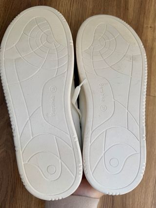 Zapatillas Bershka Beige y Blancas Mujer