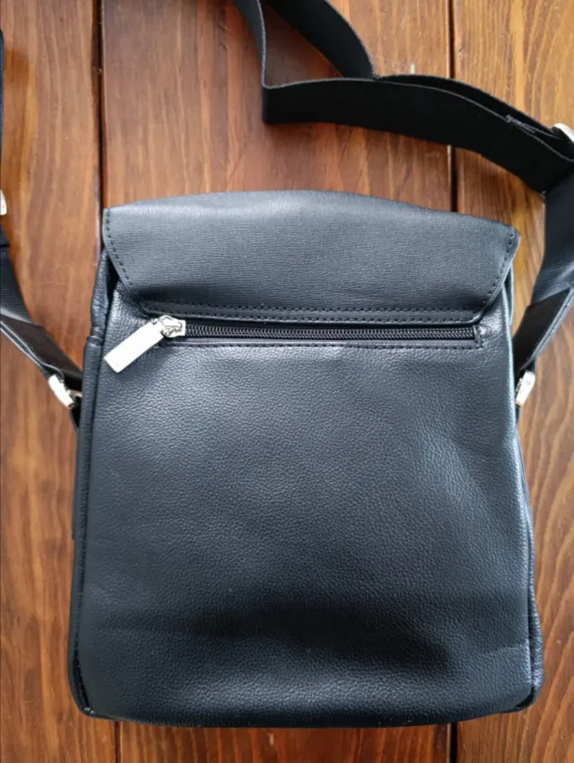 Bandolera de cuero negra nueva