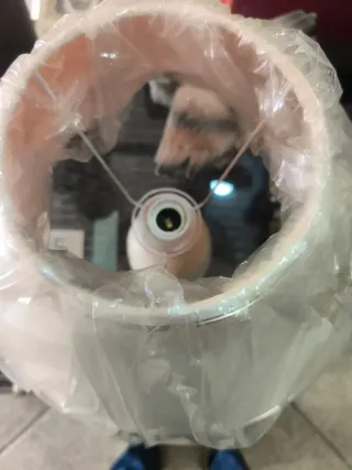 Lámpara de cerámica con figura de soldado