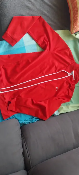 Chaqueta deportiva roja , para 14 y 16 años