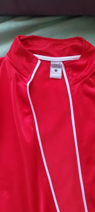 Chaqueta deportiva roja , para 14 y 16 años